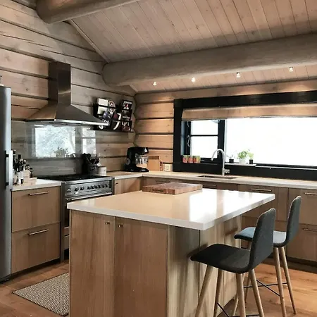 Prázdninový dům Spacious Mountain With Style In *