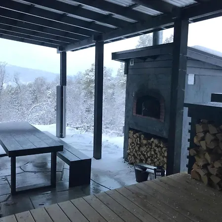 Spacious Mountain With Style In